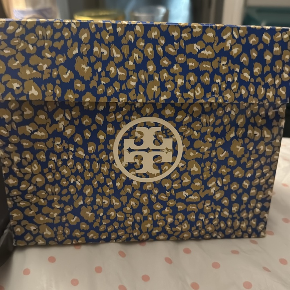 NWOT Tory Burch small envelope w/Velcro closure; stands up 2 present as gift box